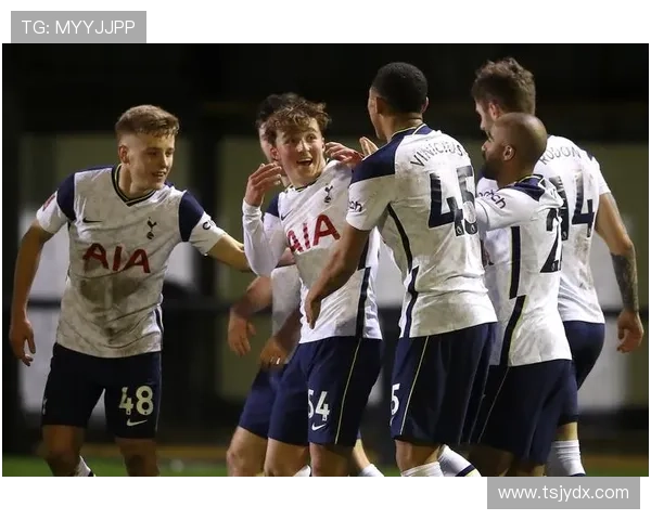 ✅体育直播🏆世界杯直播🏀NBA直播⚽- 陷“抄袭”风波？千万粉丝博主“何同学”道歉、下架视频....- sports